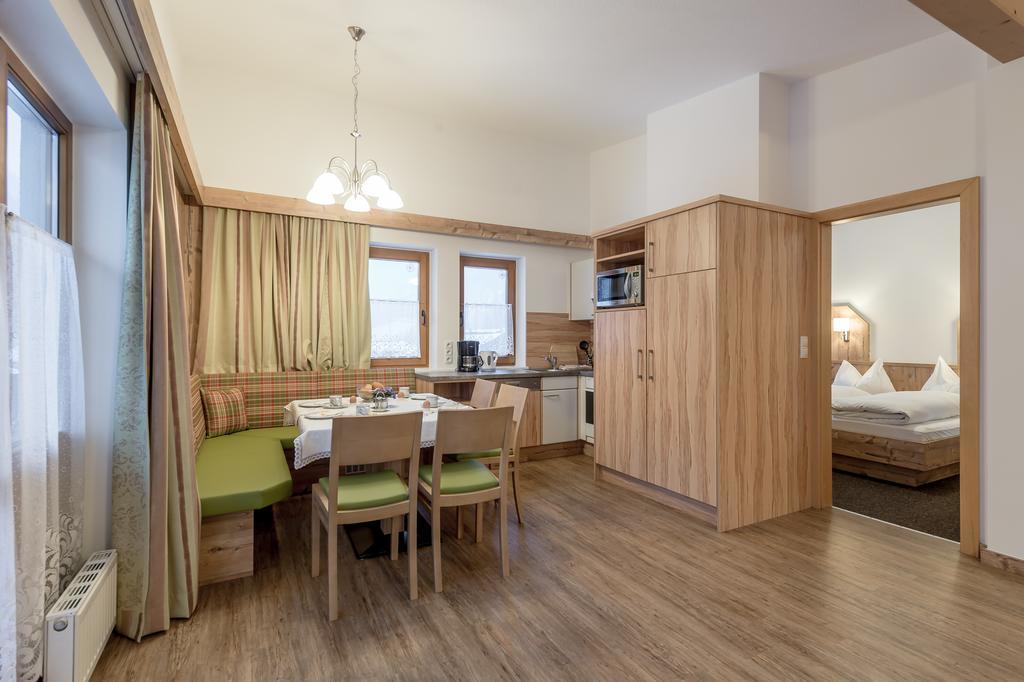 Ferienwohnungen Haus Daheim Längenfeld Exteriör bild